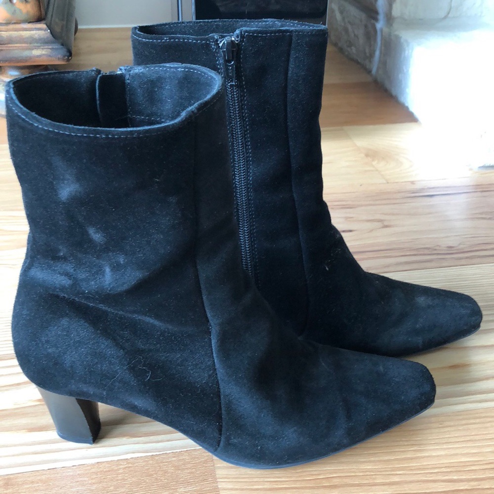 La Canadienne Black Suede Booties EUC